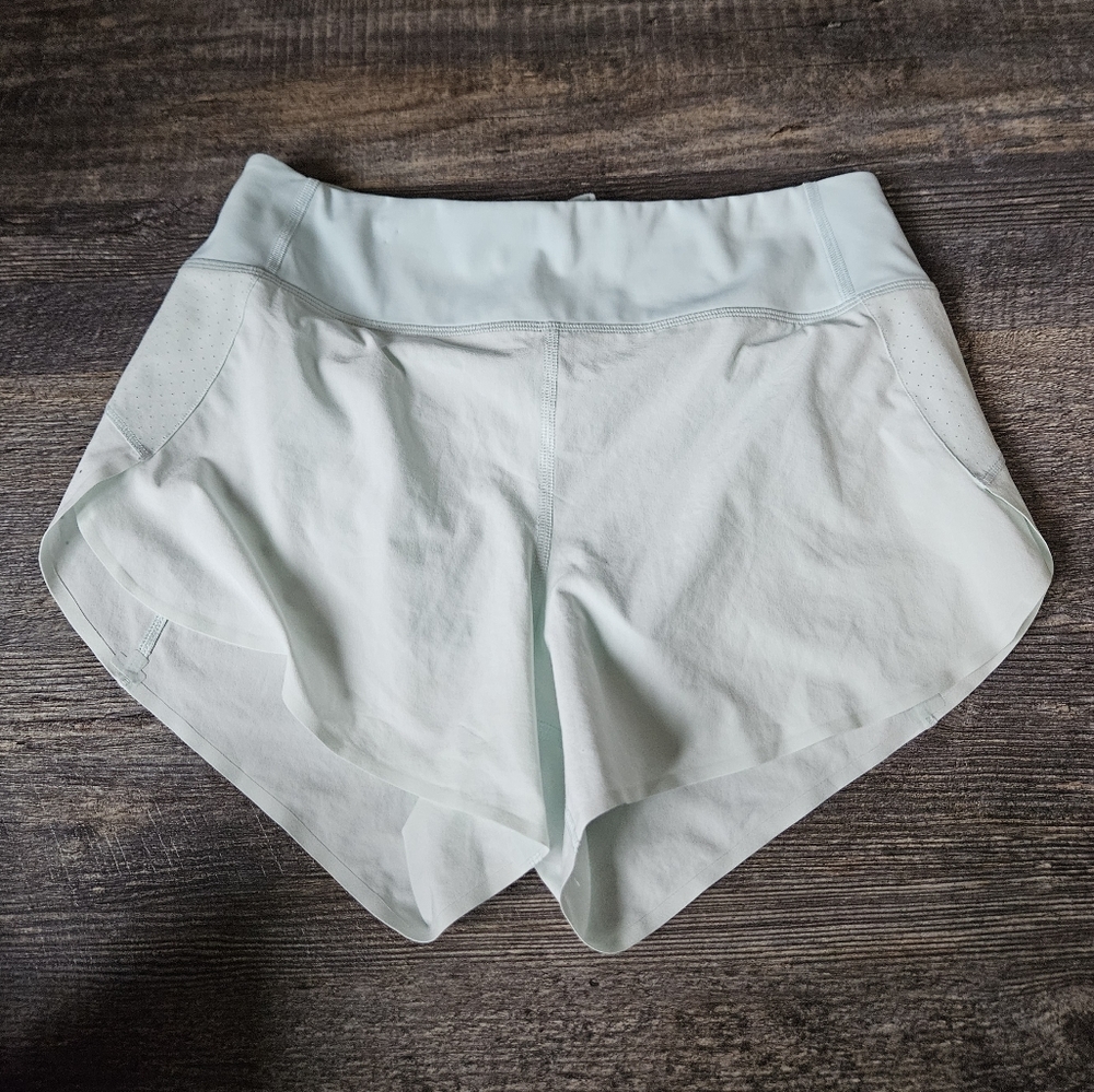 Athleta run with it 3.5 light blue short